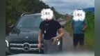 男子称遭奔驰司机“亮证”逼迫让路 警方最新通报